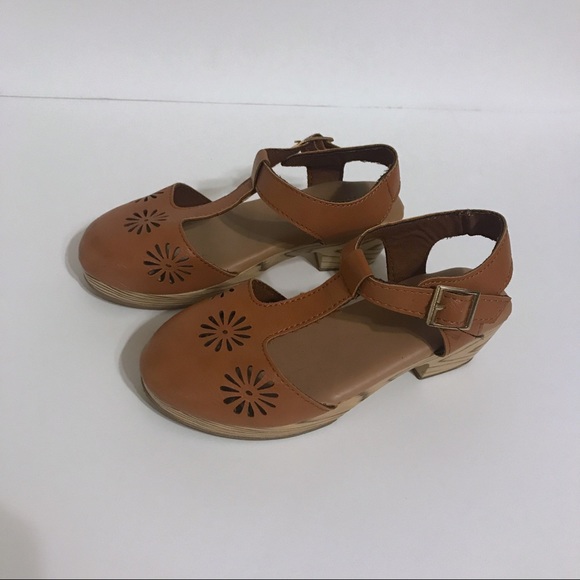 Old Navy Tan Clog - Picture 3 of 4